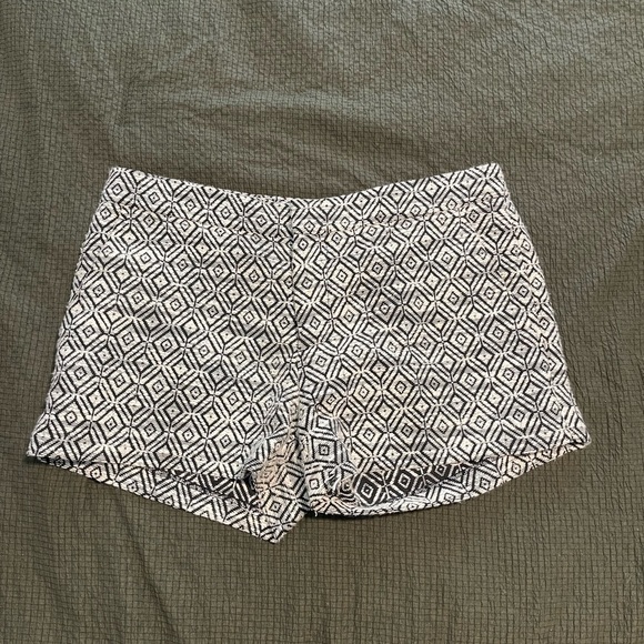 Banana Republic Pants - Geometric Black and White Women's Shorts